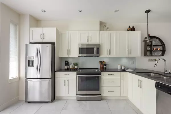 Maple Ridge, BC V2W 1Z9,9989 240a ST #8