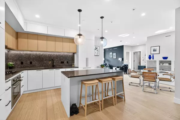 Langley, BC V3A 0N2,20416 Park AVE #410