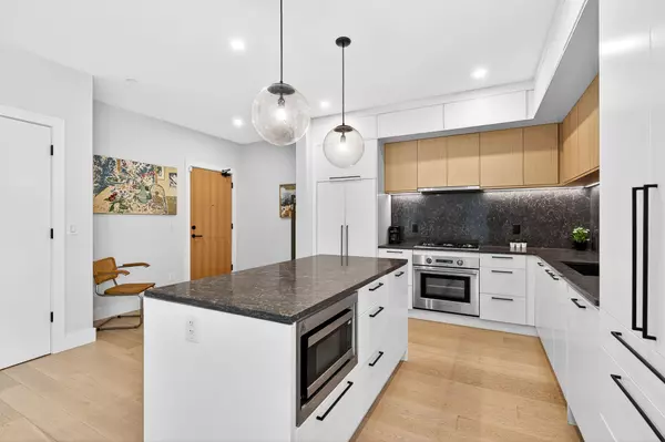 Langley, BC V3A 0N2,20416 Park AVE #410