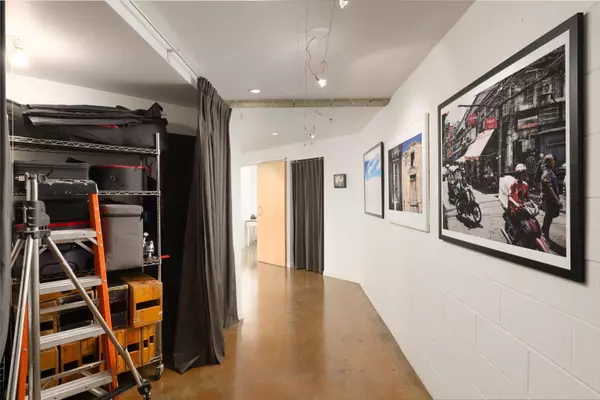 Vancouver, BC V6A 1W8,1220 E Pender ST #307