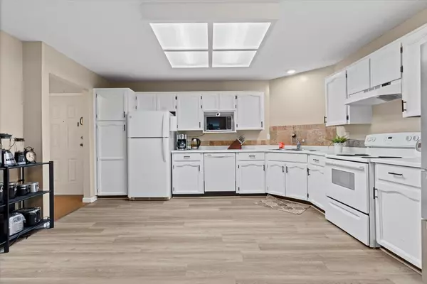 Abbotsford, BC V2S 6Y2,33030 George Ferguson WAY #114