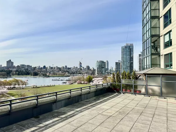 Vancouver, BC V6B 5Z5,289 Drake ST #706