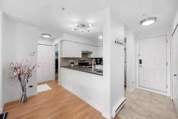 Port Coquitlam, BC V3B 1T4,1570 Prairie AVE #106