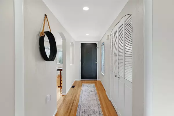 Burnaby, BC V5C 1P3,3737 Yale ST