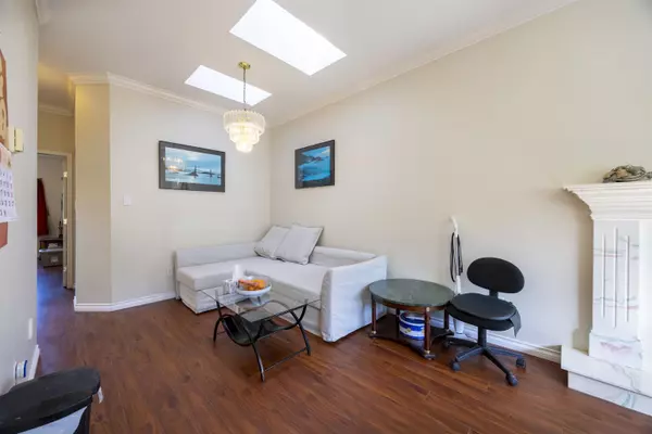 Vancouver, BC V5V 1N2,739 E 20th AVE