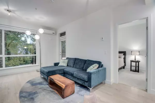 North Vancouver, BC V7M 0E4,723 W 3rd ST #528