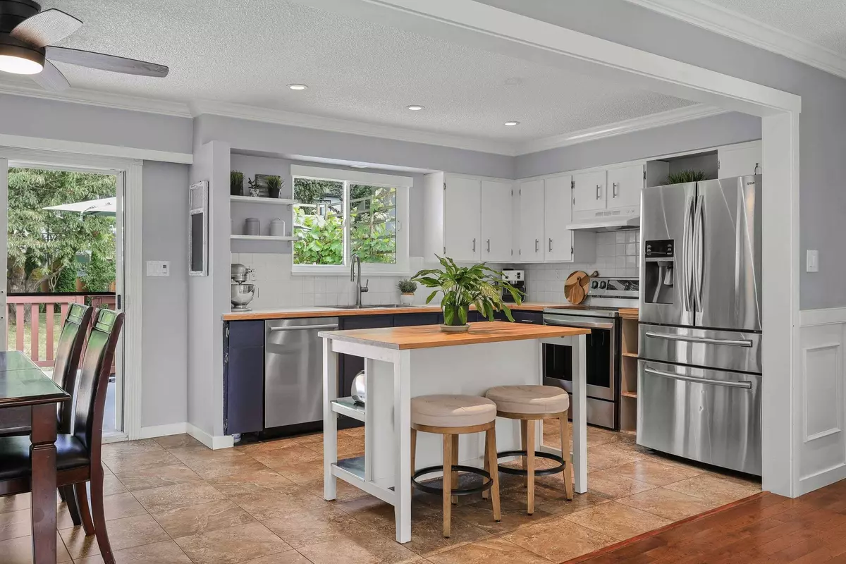 Surrey, BC V3S 4K3,5846 179a ST