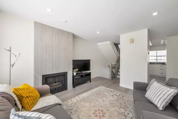 Port Coquitlam, BC V3C 6B3,2450 Hawthorne AVE #20