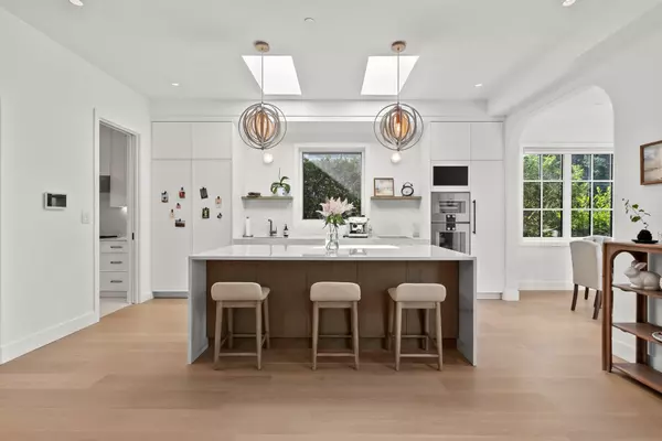 Vancouver, BC V6N 2M9,3227 W 35th AVE