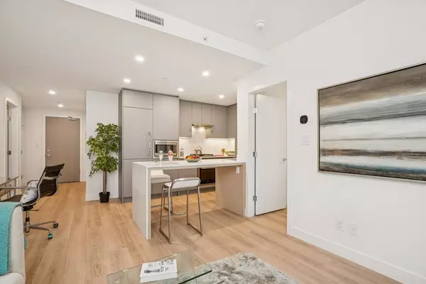 Richmond, BC V6X 0X7,7977 Lansdowne RD #901