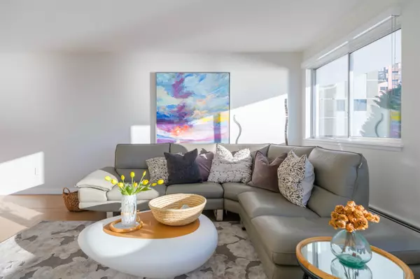 West Vancouver, BC V7V 1C6,2246 Bellevue AVE #102