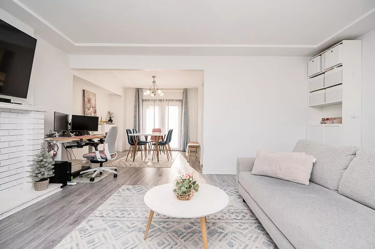 Burnaby, BC V5G 1W6,3738 Forest ST