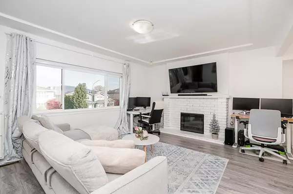 Burnaby, BC V5G 1W6,3738 Forest ST