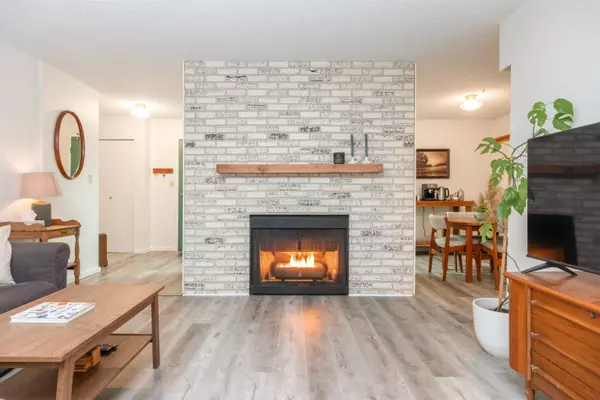 Coquitlam, BC V3J 1X5,1048 King Albert AVE #207