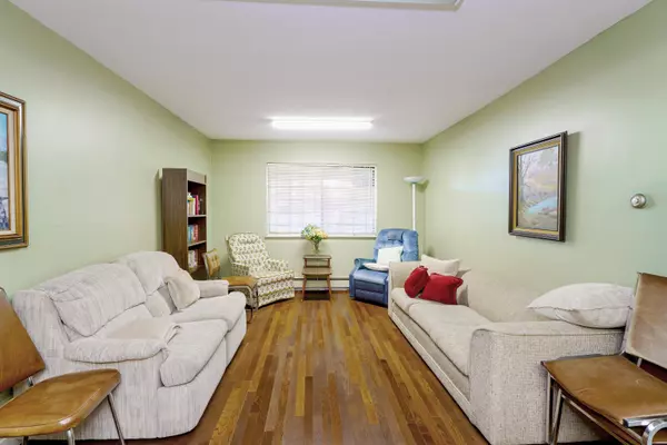 Langley, BC V3A 6N6,20460 54 AVE #306