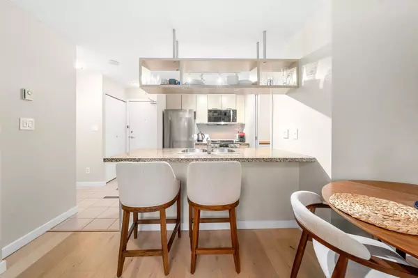 Vancouver, BC V6B 1X9,1082 Seymour ST #305