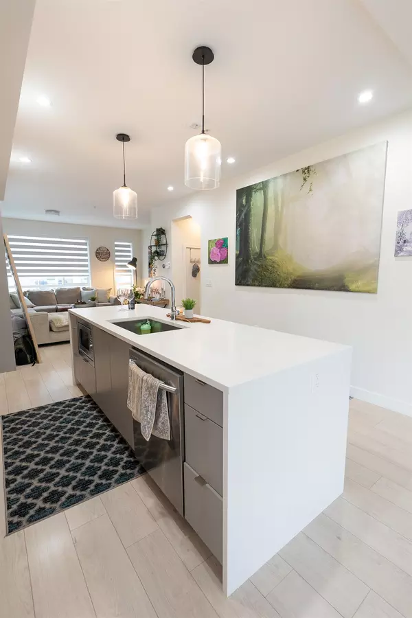 Langley, BC V3A 0M6,19628 55a AVE #6