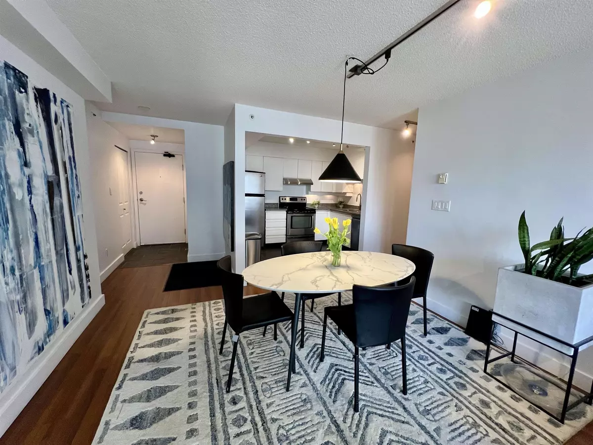 Vancouver, BC V6B 5X5,950 Cambie ST #807