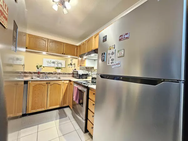 Coquitlam, BC V3B 4R9,1167 Pipeline RD #201