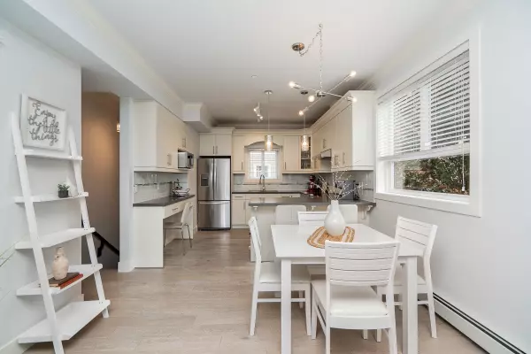 Port Coquitlam, BC V3B 3R2,3488 Sefton ST #201