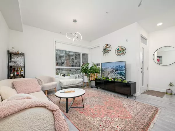 North Vancouver, BC V7P 1Y2,2035 Glenaire DR #120