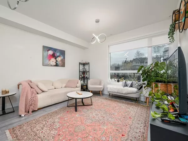 North Vancouver, BC V7P 1Y2,2035 Glenaire DR #120