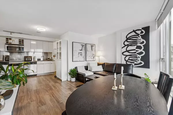 Vancouver, BC V6B 2M1,233 Robson ST #2810