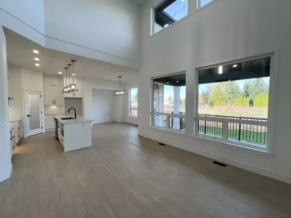 Abbotsford, BC V4X 0C7,27745 Track PL