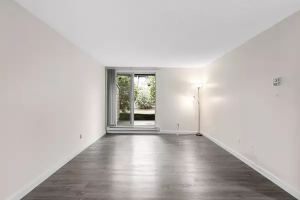 Coquitlam, BC V3J 1T9,1121 Howie AVE #107