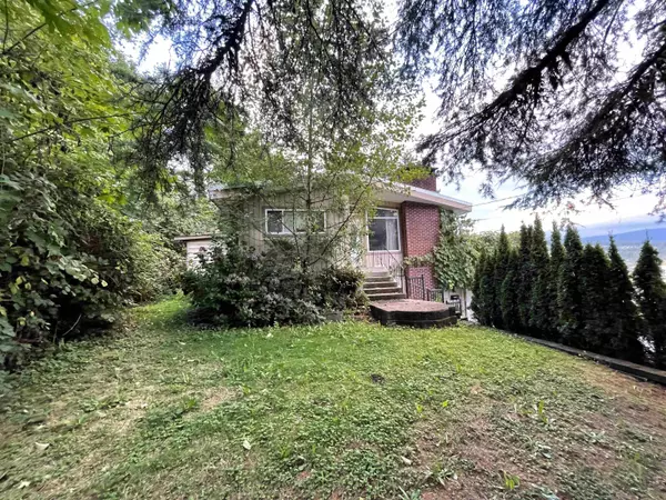 Port Moody, BC V3H 1Z9,1940 St Johns ST