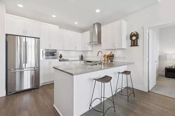 Tsawwassen, BC V4M 0C4,4690 Hawk LN #401