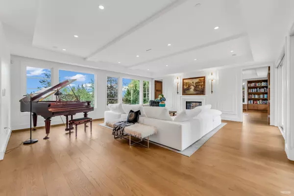 West Vancouver, BC V7S 1T4,565 Robin Hood RD