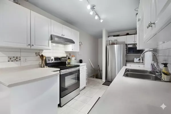 Burnaby, BC V3N 2E8,7901 13th AVE #5