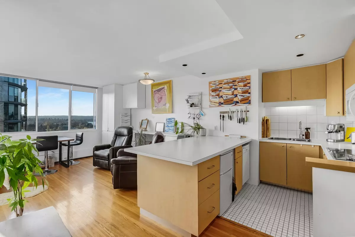 Vancouver, BC V6E 1P5,1250 Burnaby ST #901