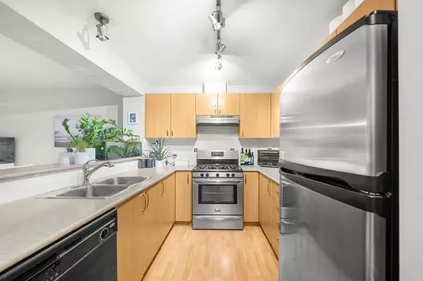 Port Moody, BC V3H 5K7,200 Klahanie DR #208