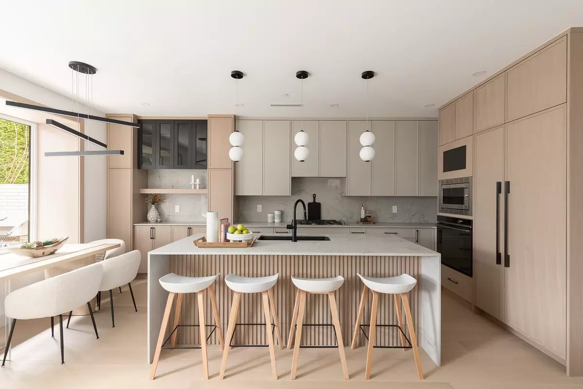 Vancouver, BC V5Y 2C7,475 W 20th AVE #2