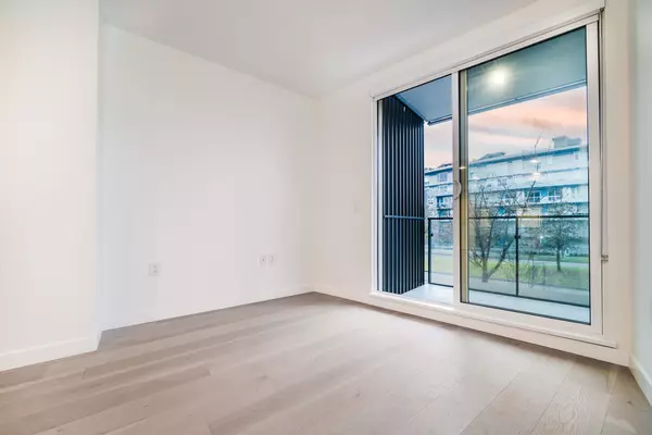 Vancouver, BC V5Z 2Z7,5212 Cambie ST #213