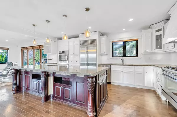 West Vancouver, BC V7T 1Y1,1031 Inglewood AVE