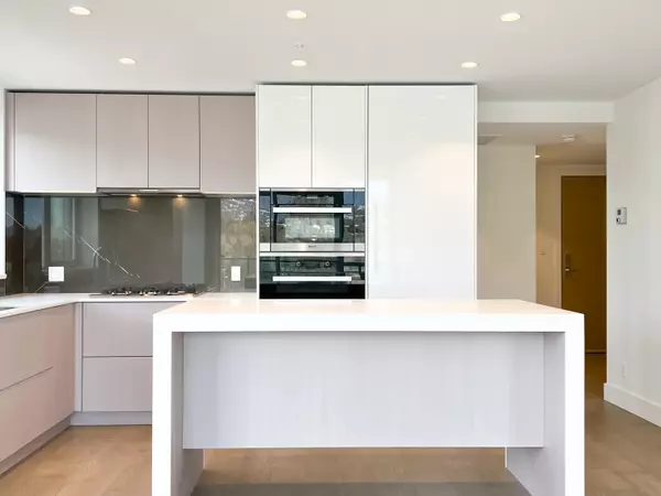 North Vancouver, BC V7P 0E3,1675 Lions Gate LN #807