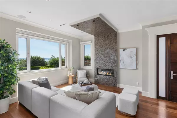 West Vancouver, BC V7V 2Y1,2171 Queens AVE