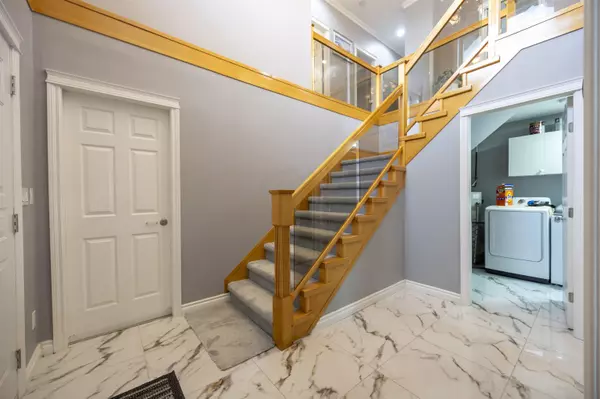 Burnaby, BC V3N 1W7,7877 15th AVE