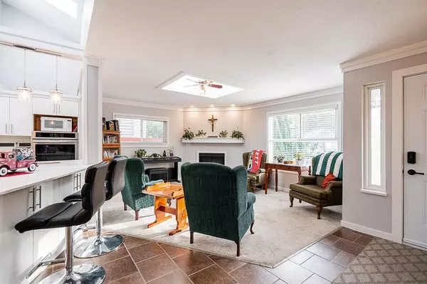 Surrey, BC V3S 7L1,6064 Brooks CRES