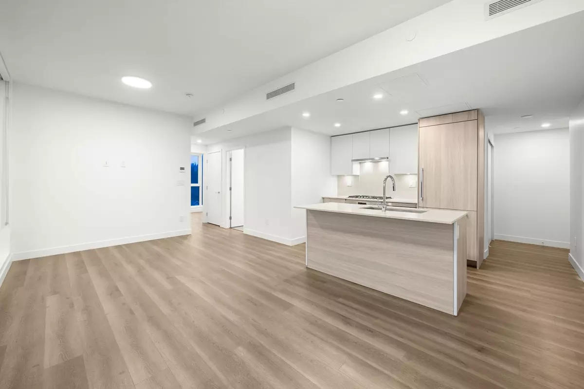 Coquitlam, BC V3K 3T3,901 Lougheed HWY #1106