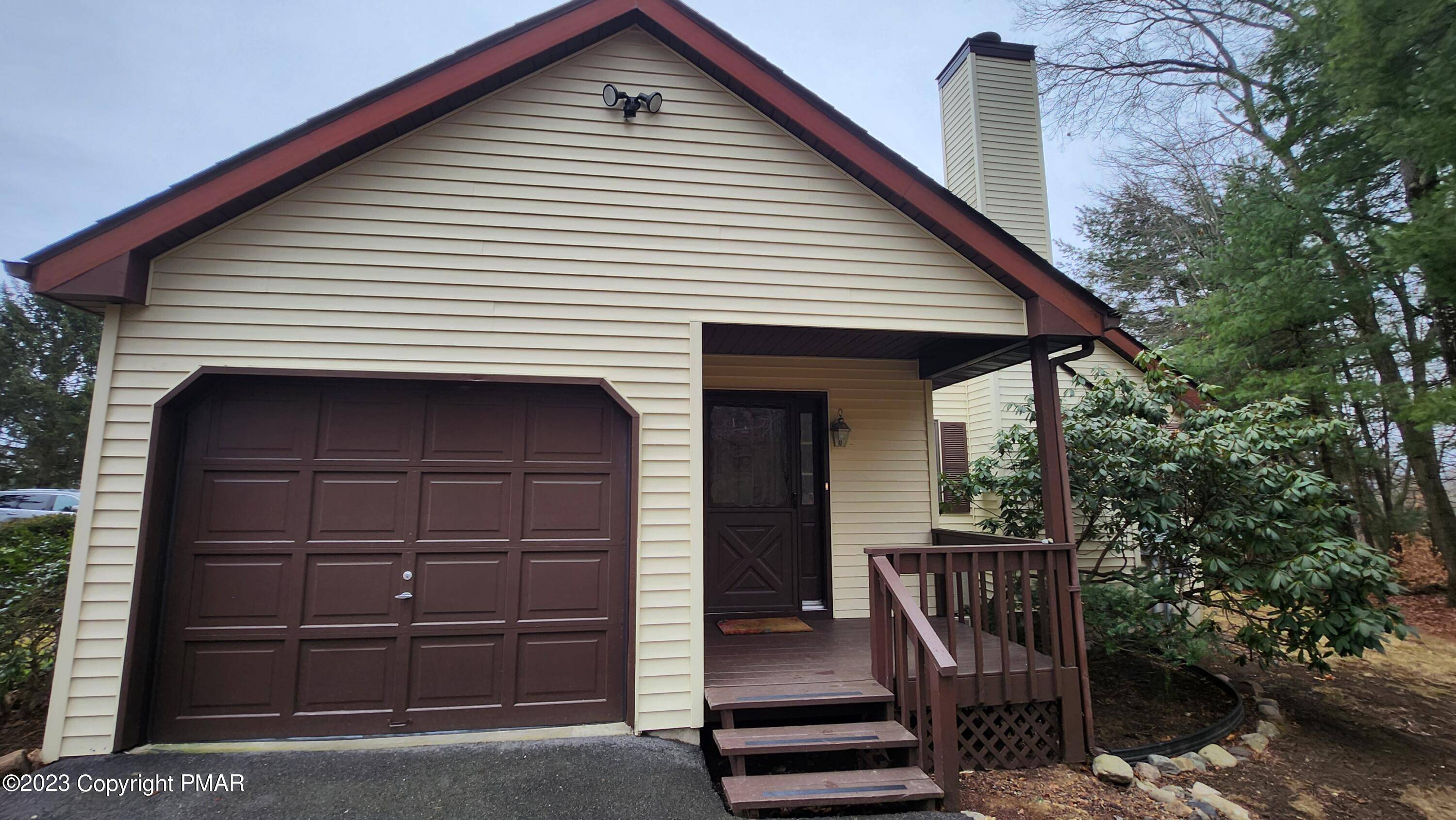 8 Country Glen LN, Effort, PA 18330