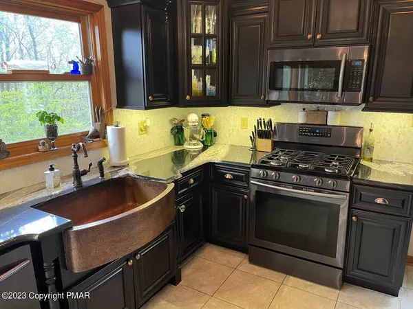 Stroudsburg, PA 18360,447 Ridge RD