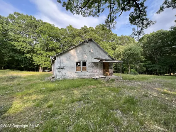 2273 Cardinal DR, Bushkill, PA 18324
