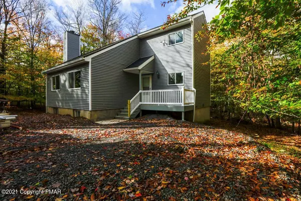7935 Sleepy Hollow DR, Tobyhanna, PA 18466