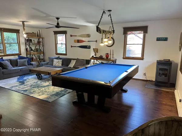 Tafton, PA 18464,102 Lake Shore RD