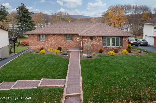 32 Clarks LN, Plains, PA 18705