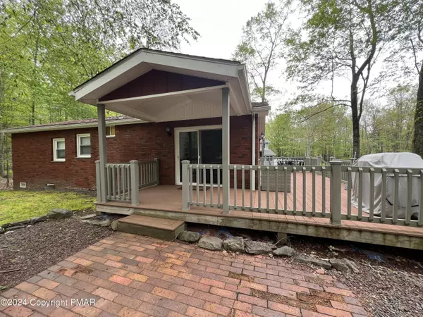 302 Viho CT, Pocono Lake, PA 18347